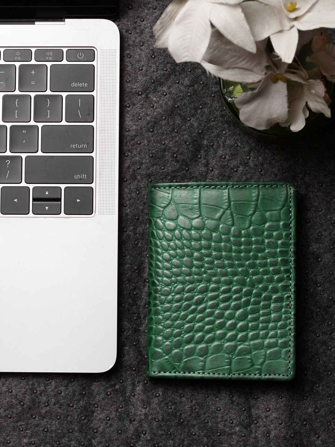 

IMUR Unisex Green Textured Leather Money Clip