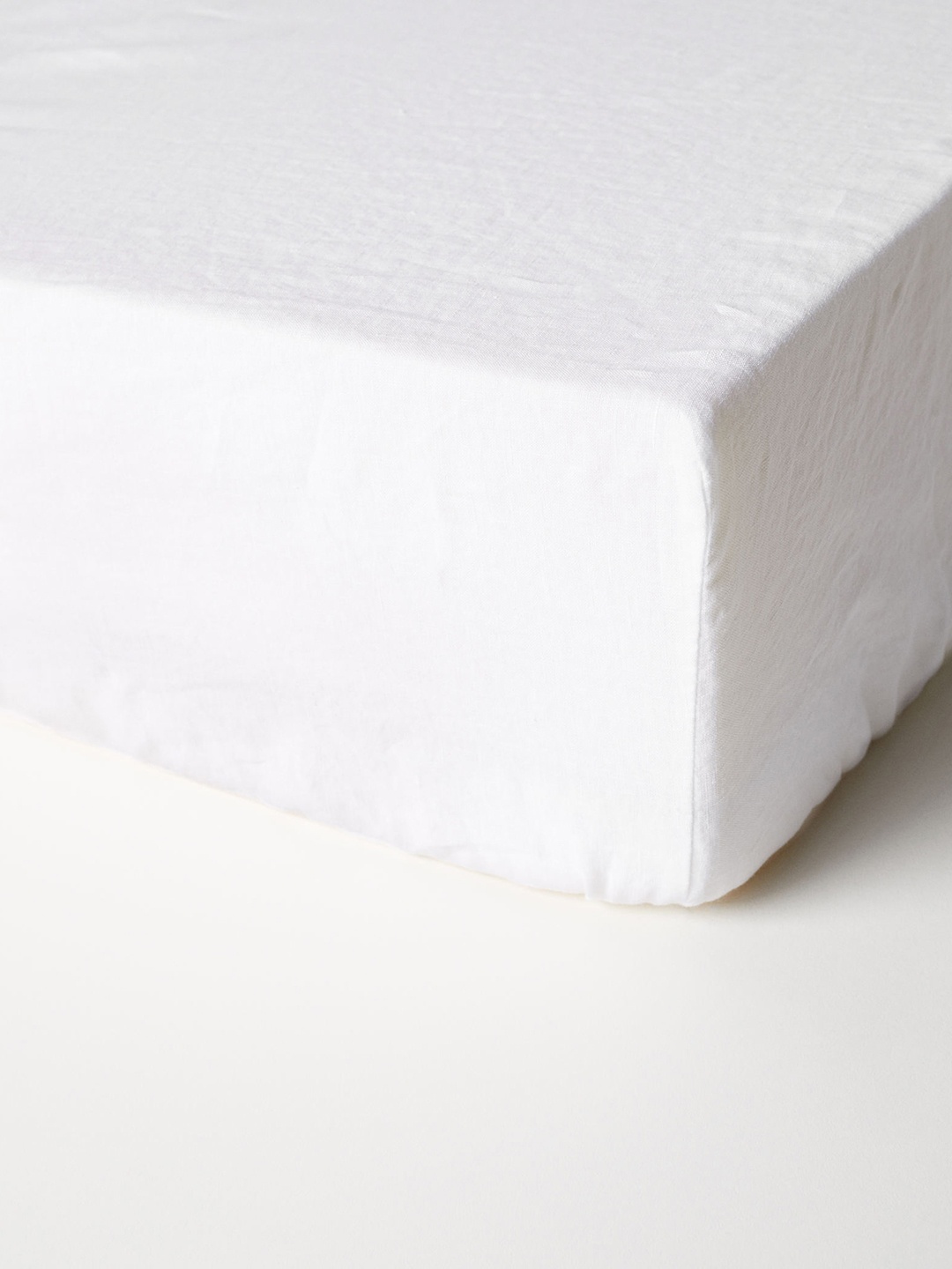 

H&M White Solid Washed Linen Fitted Sheet