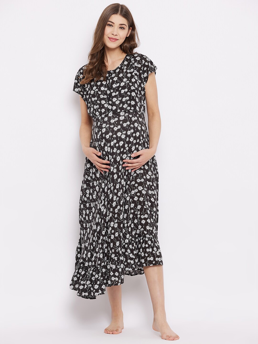 

Hypernation Black & White Maternity Printed Nightdress
