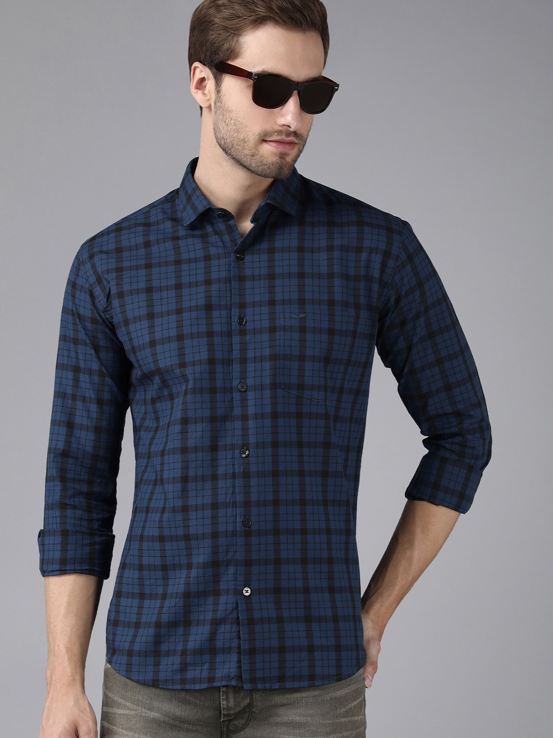 

Park Avenue Men Navy Blue & Black Slim Fit Checked Pure Cotton Casual Shirt