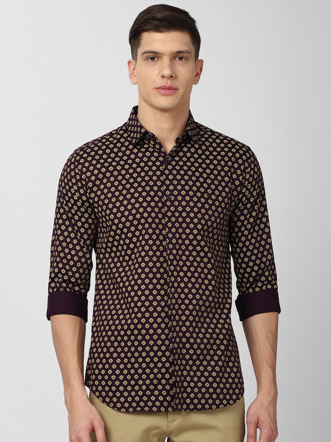 

V Dot Men Brown & Yellow Slim Fit Printed Pure Cotton Casual Shirt