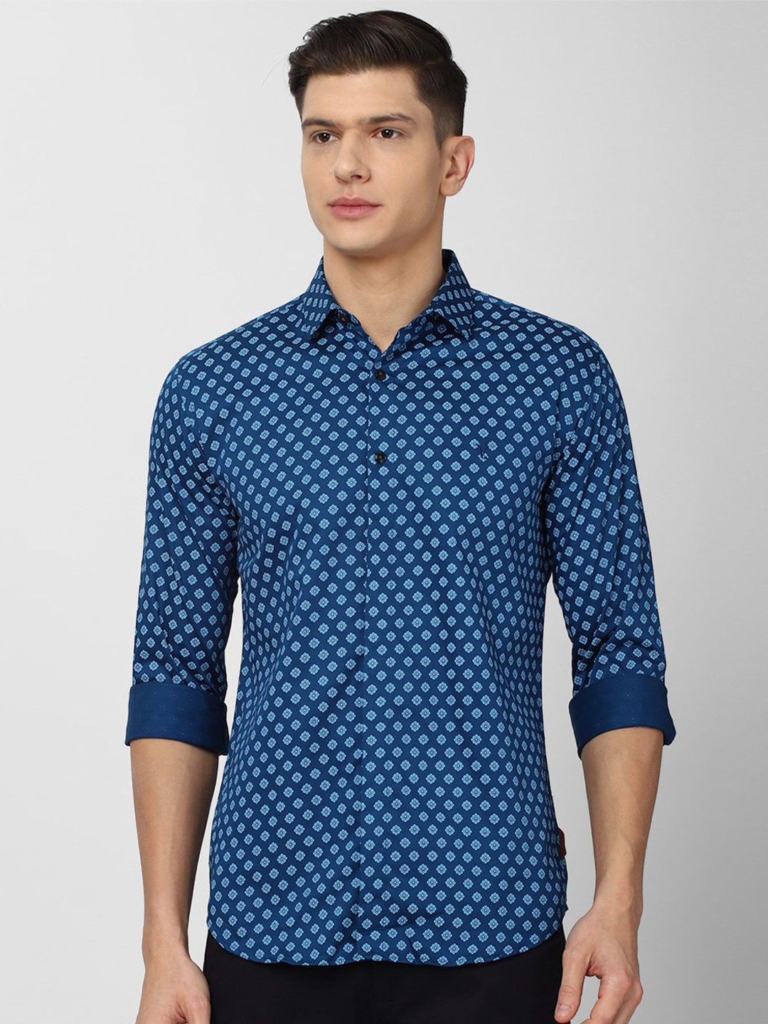 

V Dot Men Blue Slim Fit Printed Pure Cotton Casual Shirt