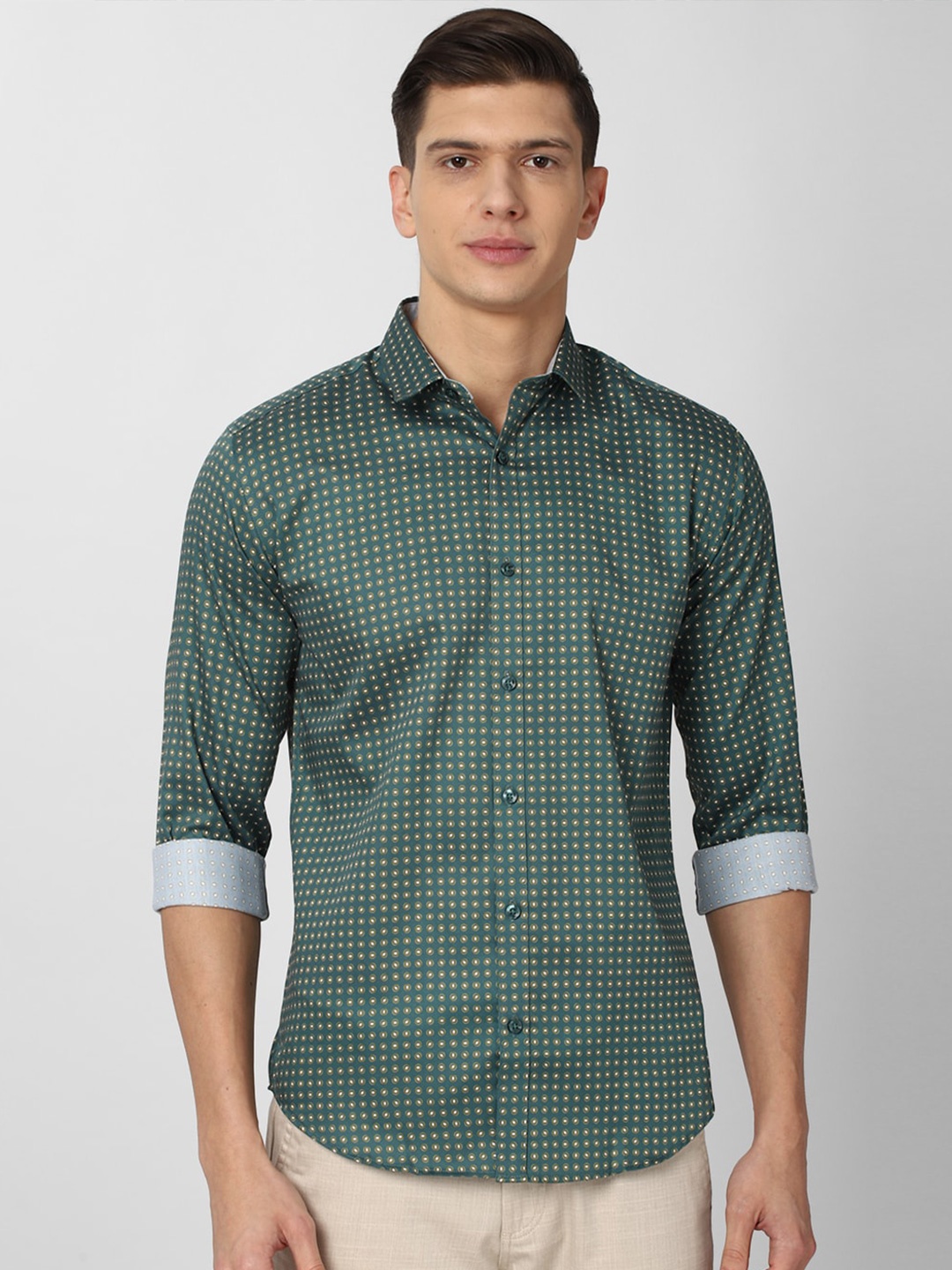 

V Dot Men Green Pure Cotton Slim Fit Printed Casual Shirt