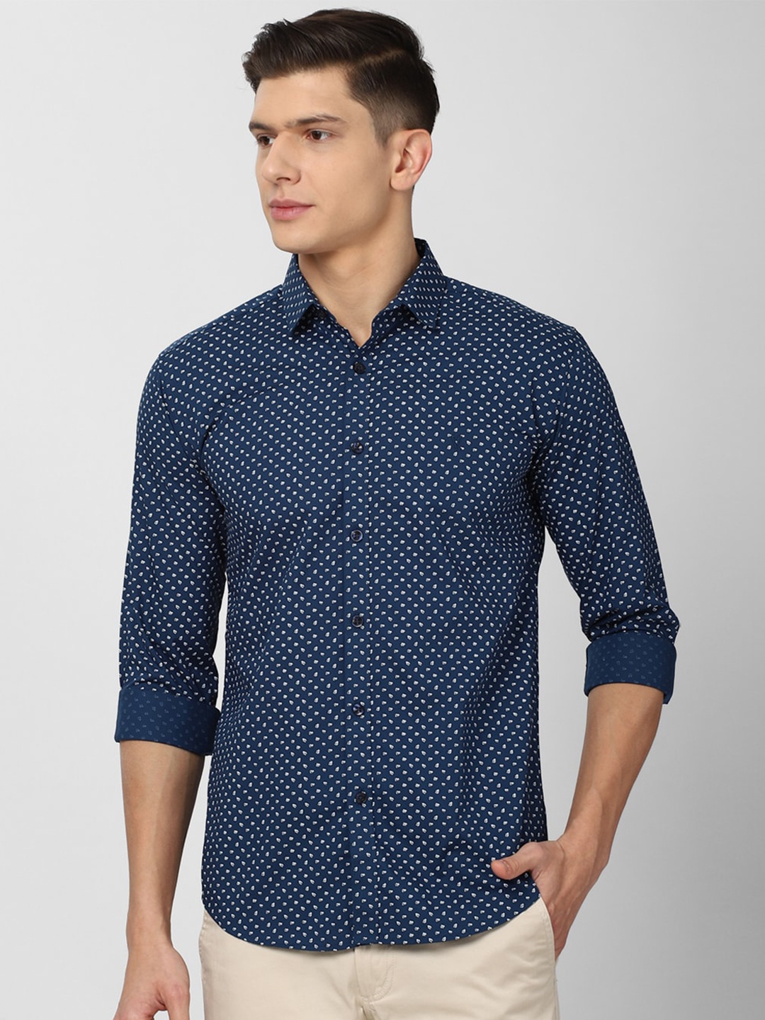 

V Dot Men Navy Blue Slim Fit Printed Cotton Casual Shirt