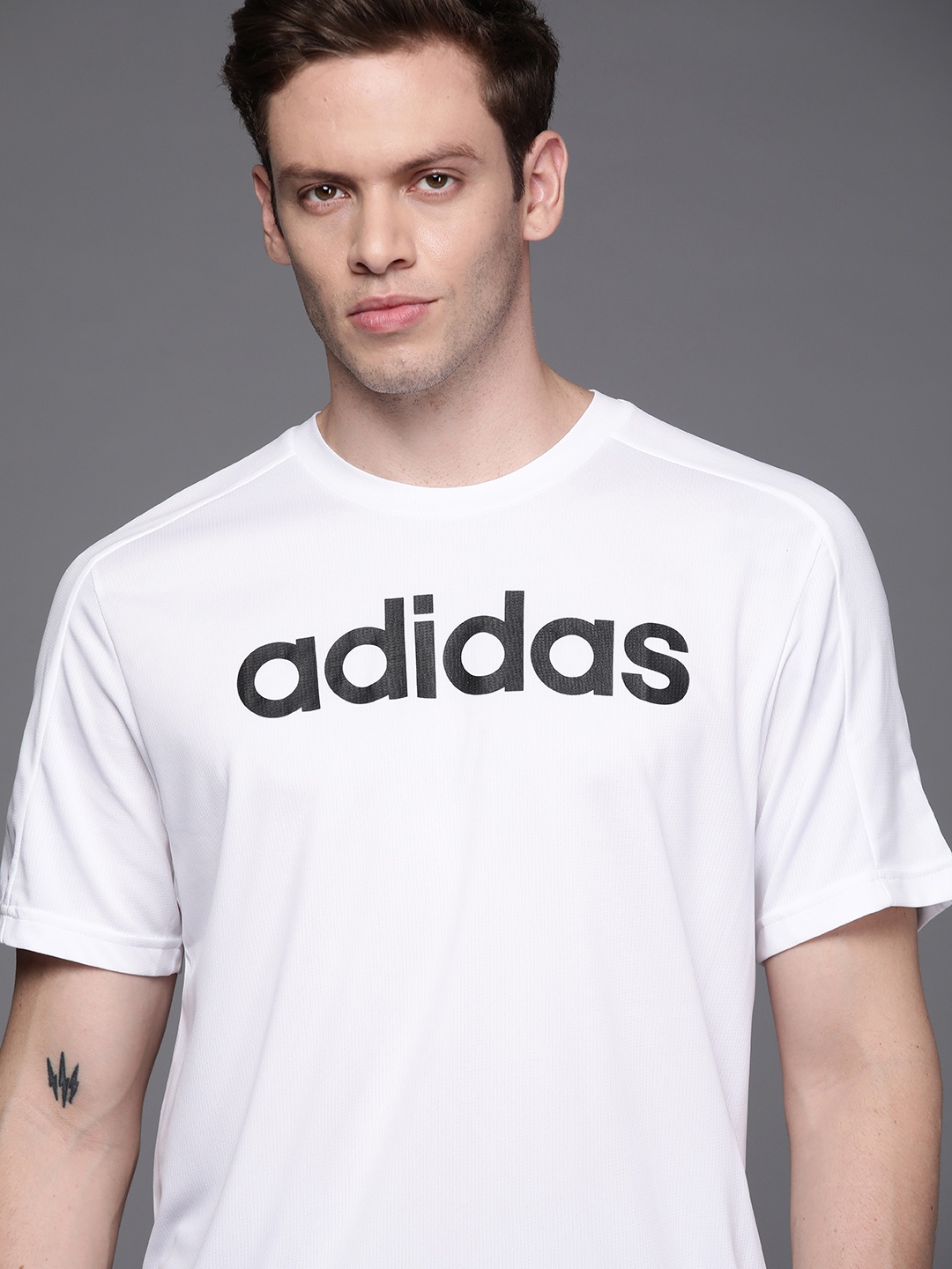

ADIDAS Men White & Black D2M Cool Brand Logo Printed Aeroready T-shirt