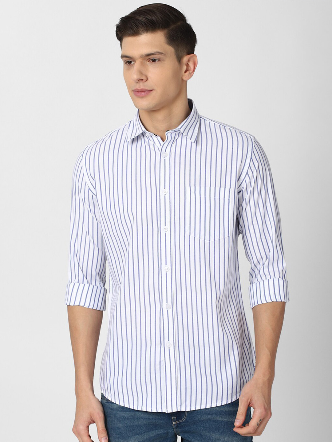

Van Heusen Sport Men Blue & White Slim Fit Vertical Striped Pure Cotton Casual Shirt