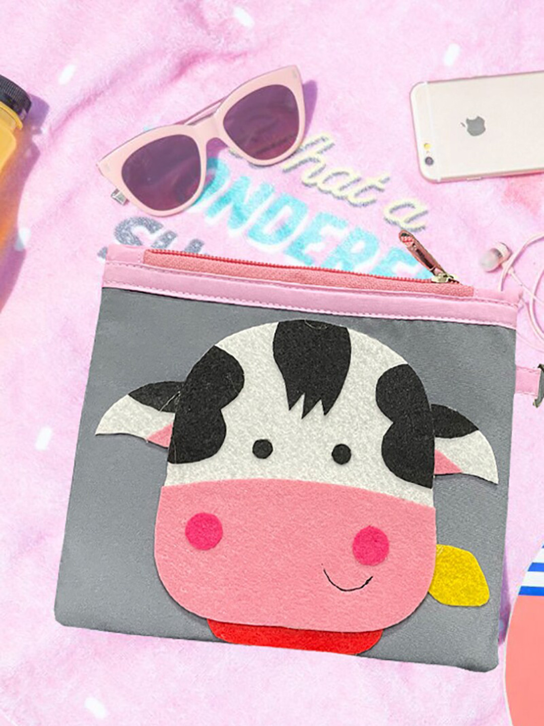 

Kids Clan Unisex Kids Grey Lori Cow Set of 3 Multipurpose Travel Pouch