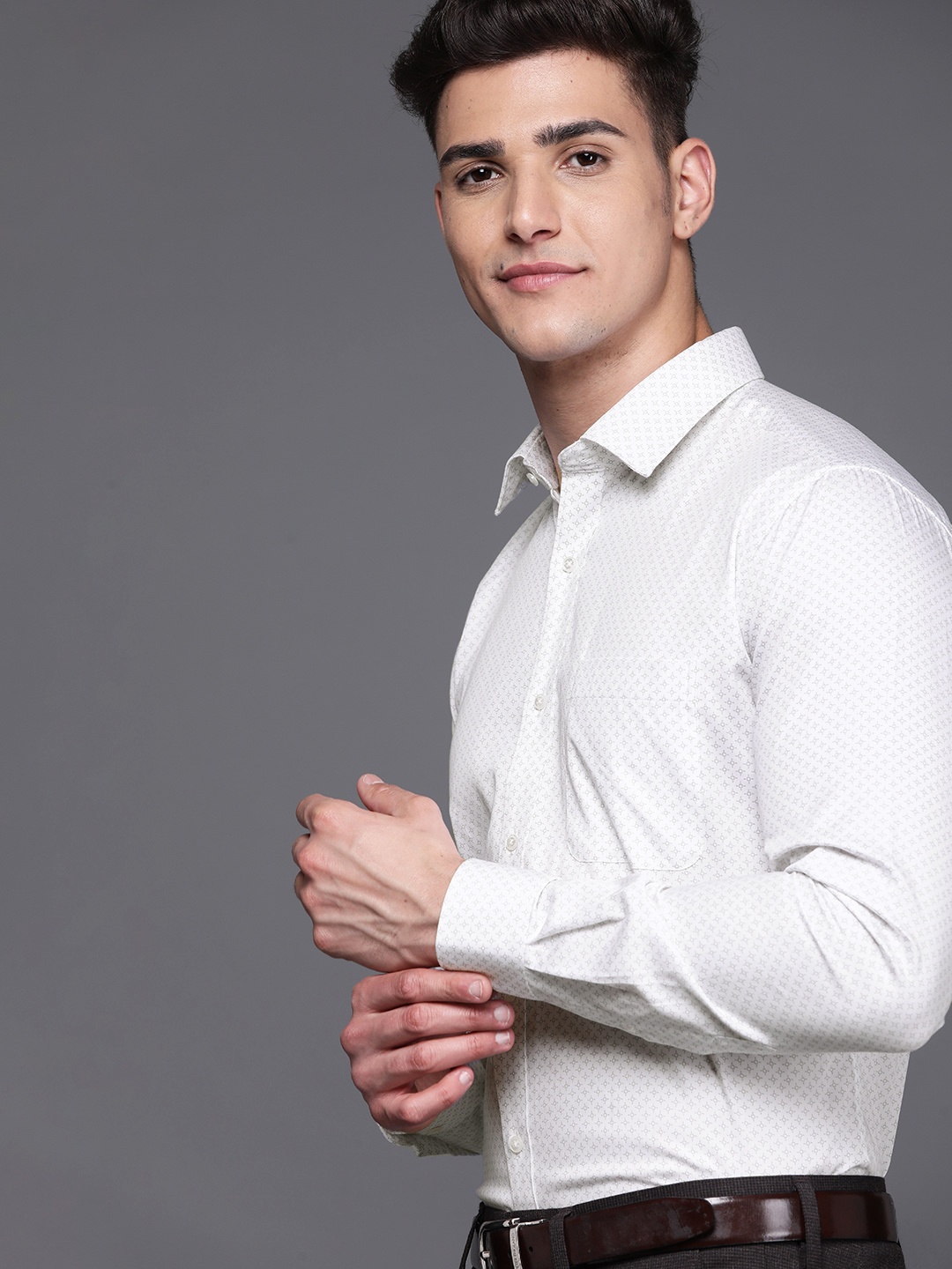 

Raymond Men White & Grey Slim Fit Geometric Printed Pure Cotton Formal Shirt