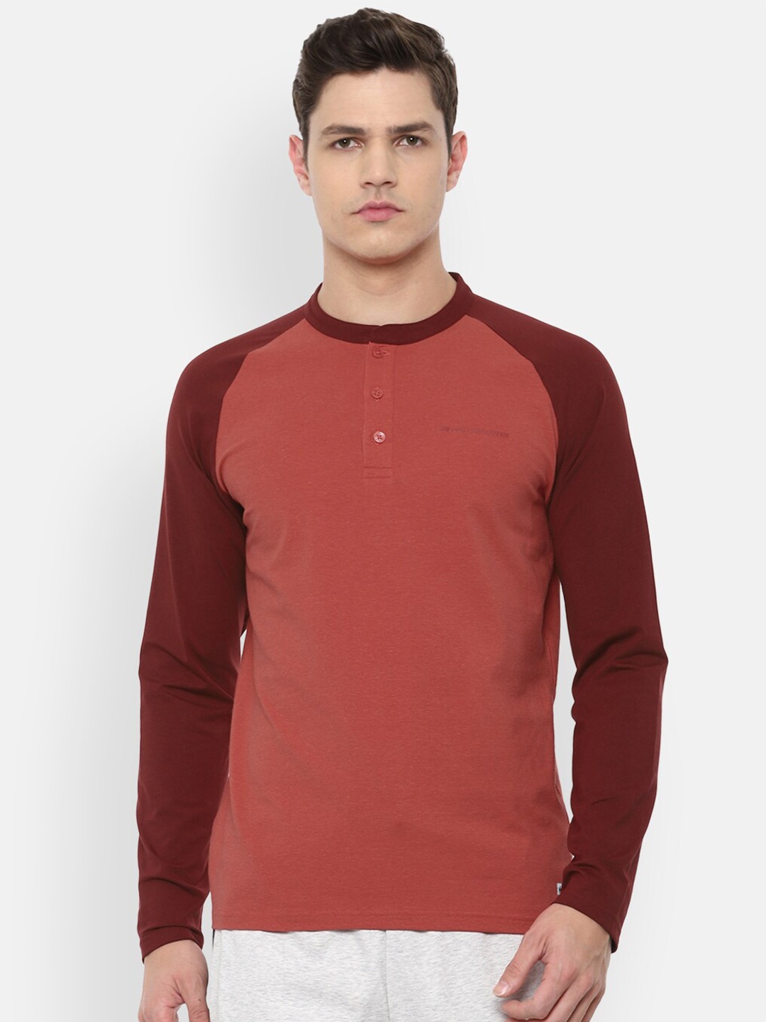 

Louis Philippe ATHPLAY Men Maroon Colourblocked Pure Cotton Slim Fit T-shirt