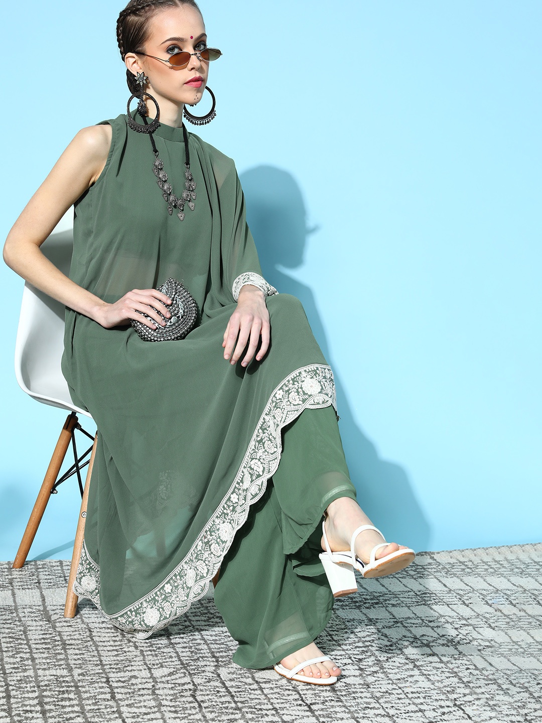 

Inddus Solid Poly-Georgette Scalloped Edge Kurta Set, Green