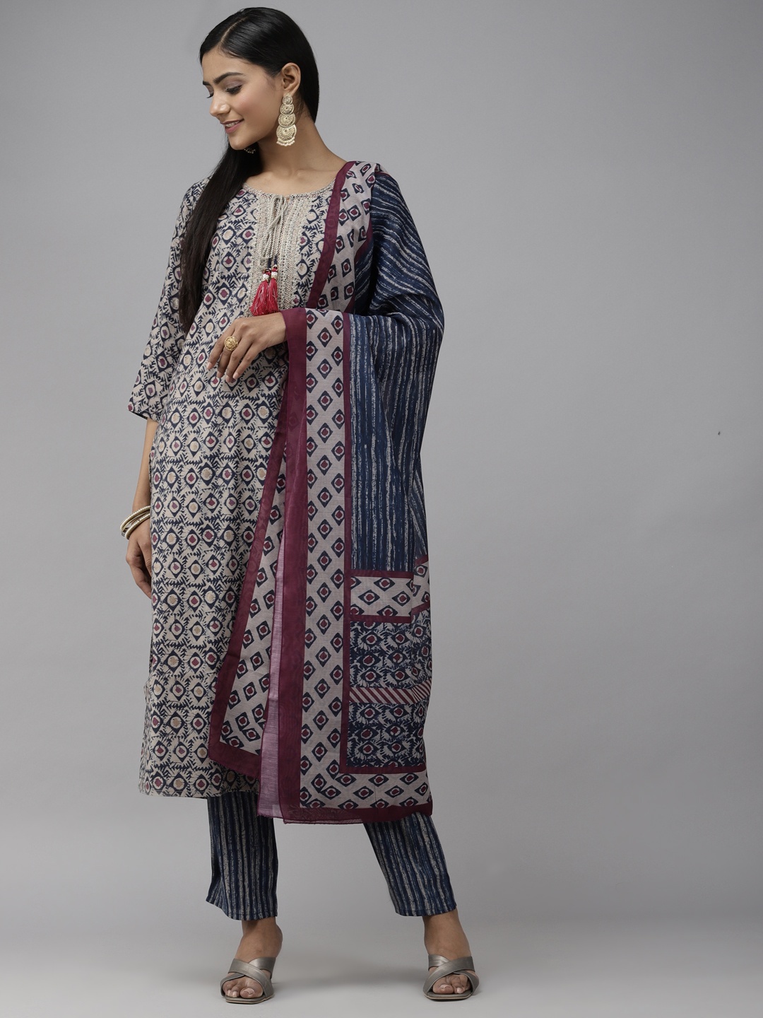 

Yufta Women Grey Printed Kurta Set
