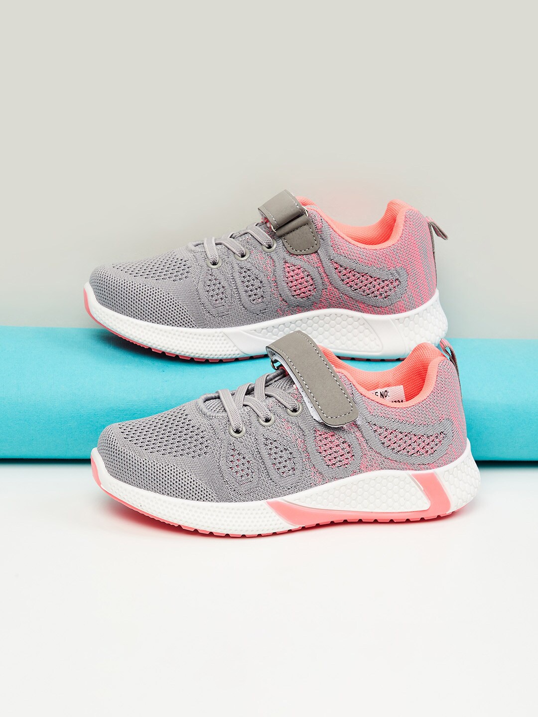 

max Girls Grey Woven Design Sneakers