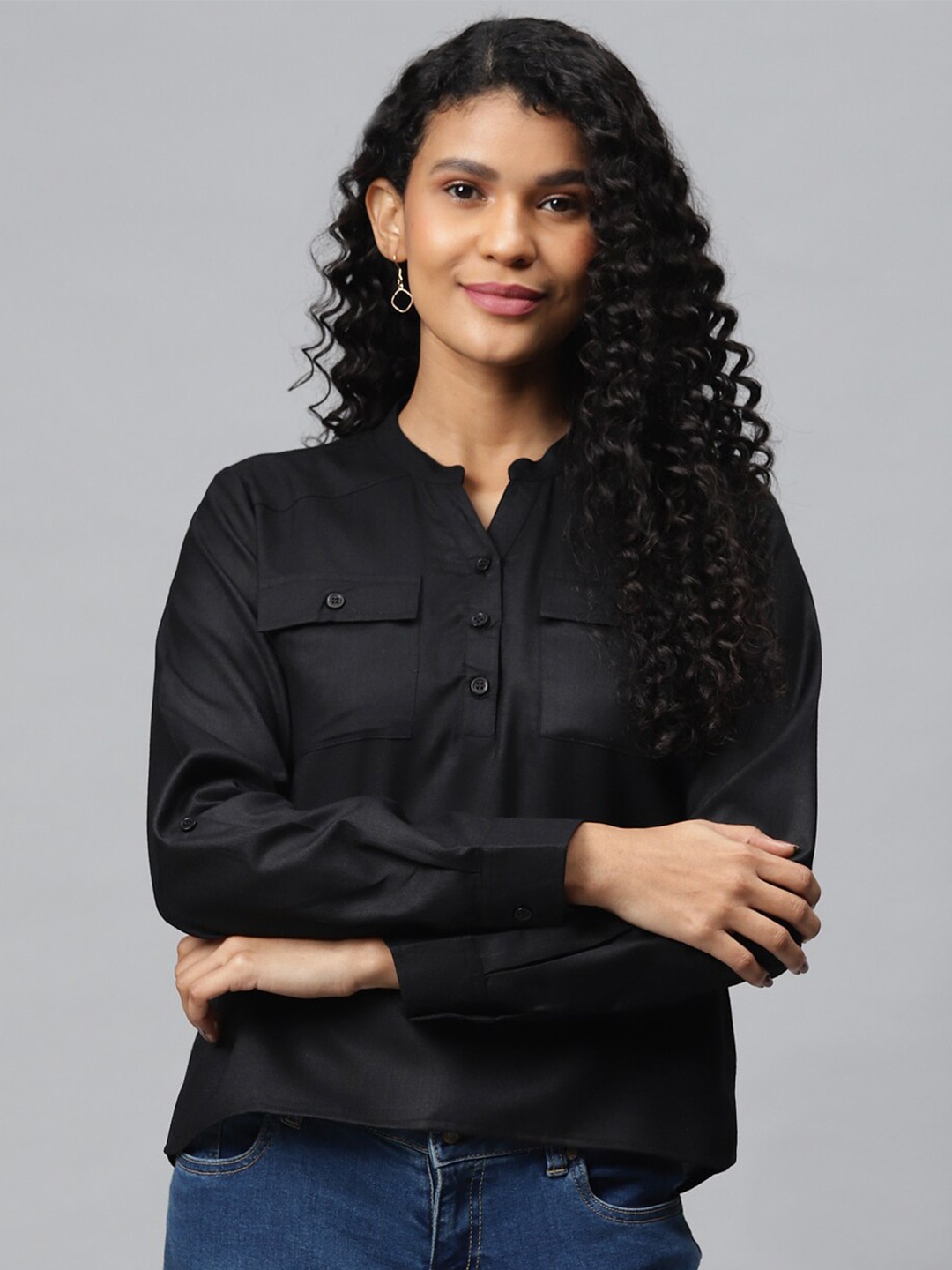 

Molly & Michel Black Mandarin Collar Crepe Shirt Style Top