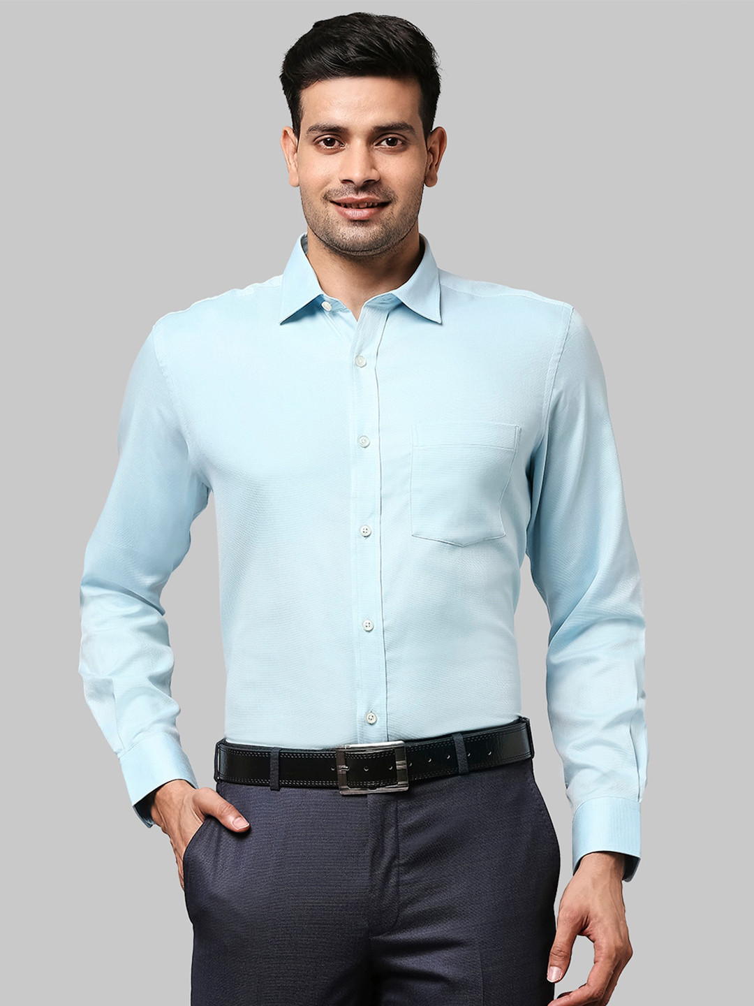 

Park Avenue Men Green Formal Shirt