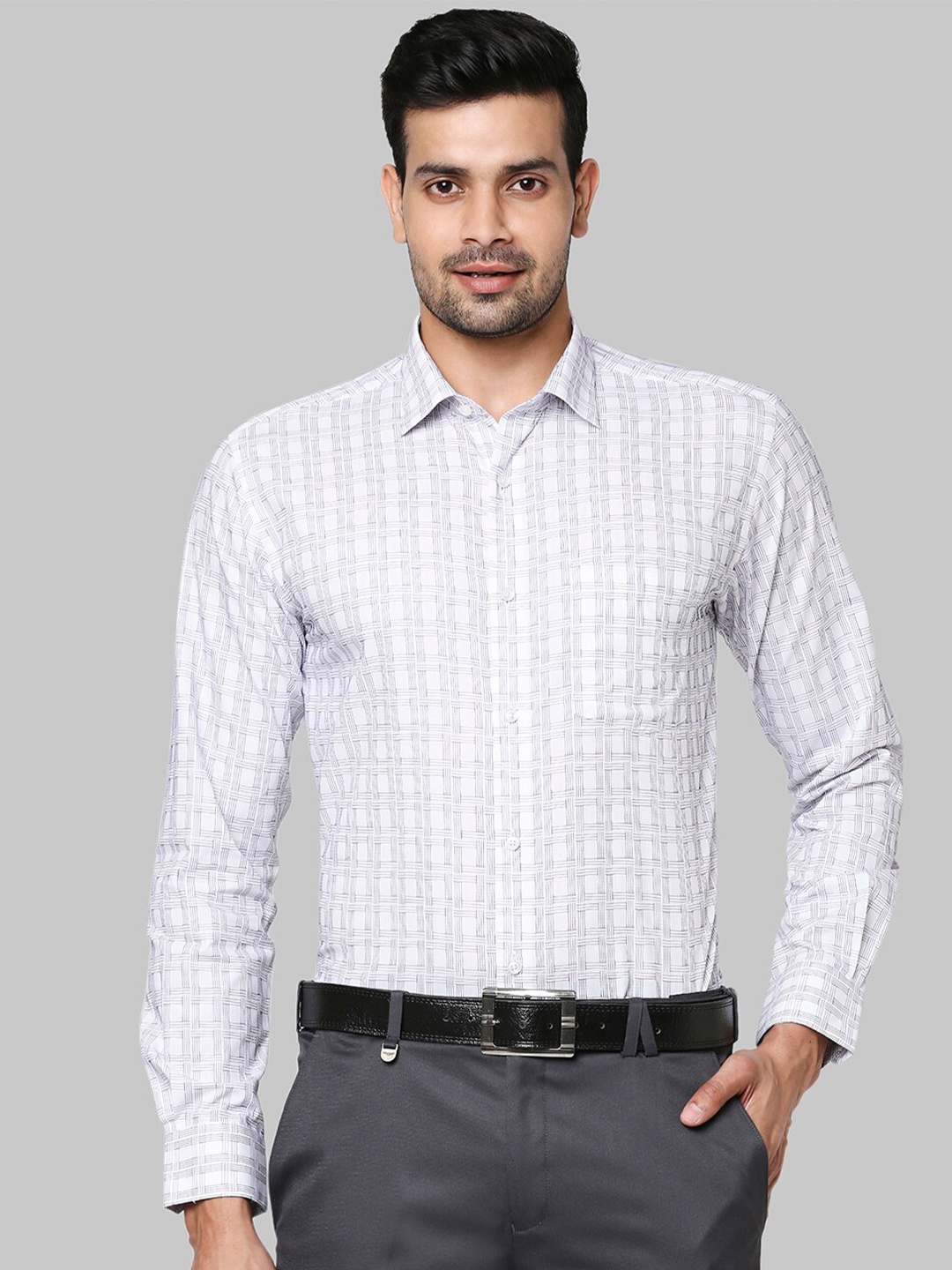 

Park Avenue Men White Slim Fit Checked Formal Shirt