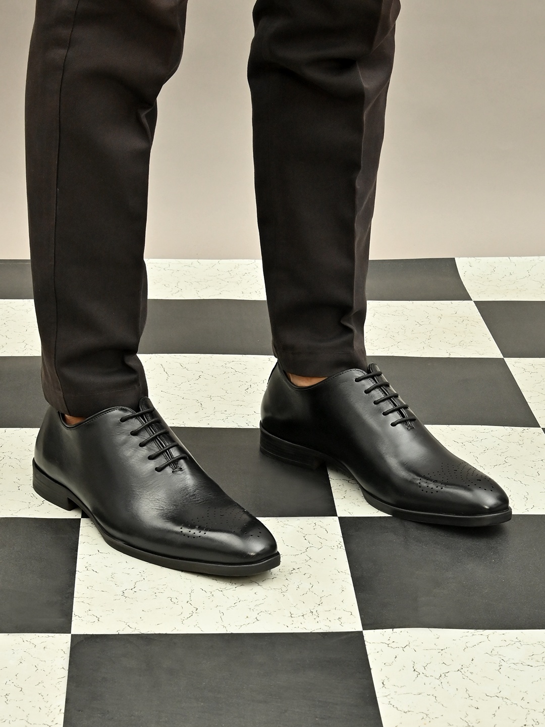 

San Frissco Men Black Solid Genuine Leather Formal Oxfords