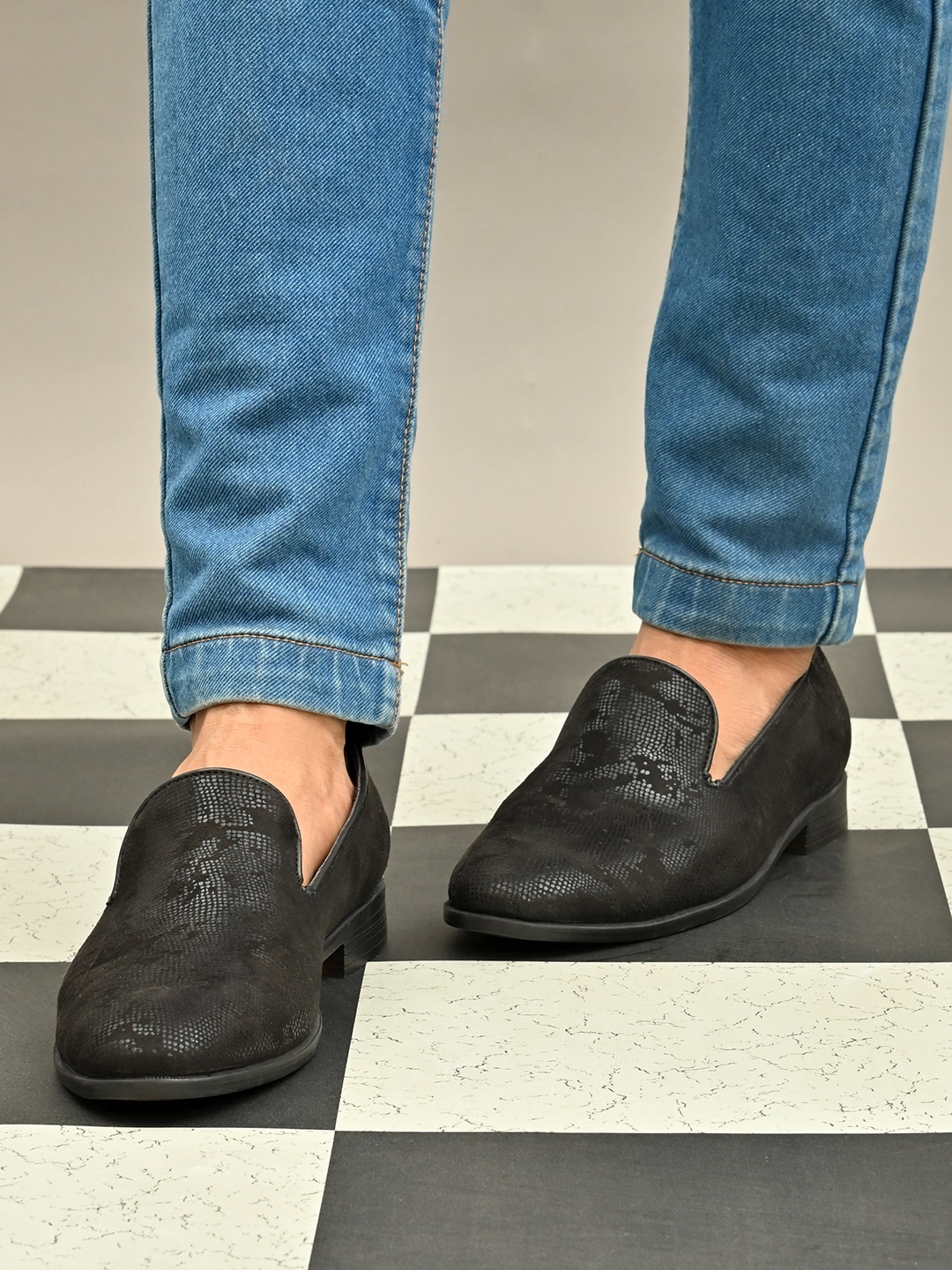 

San Frissco Men Black Loafers