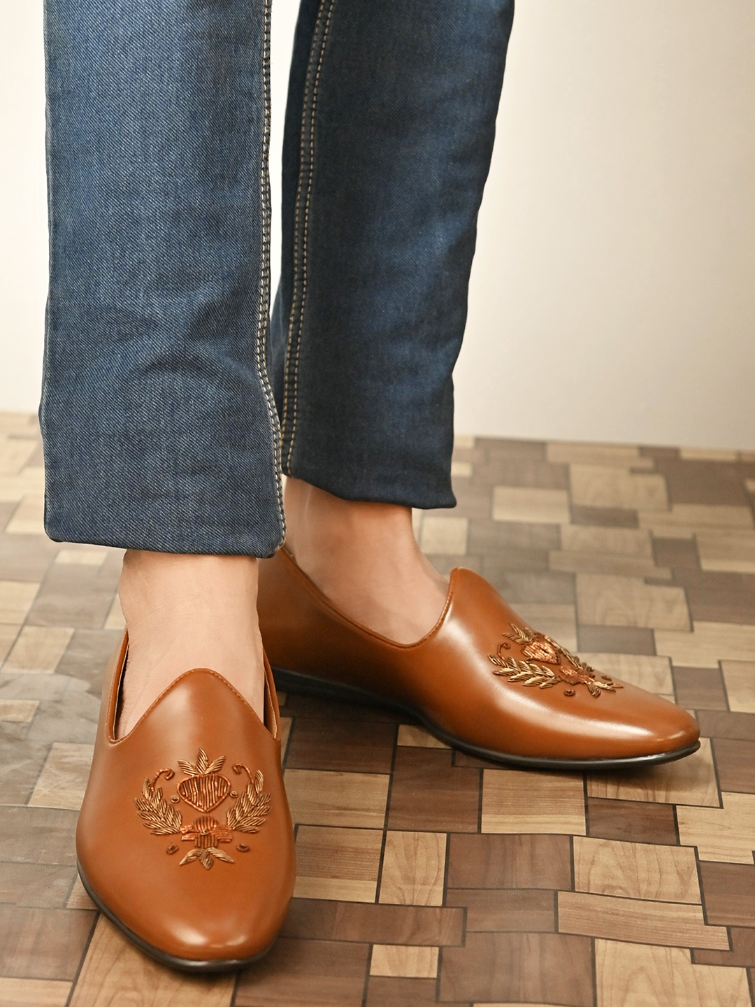 

San Frissco Men Tan Woven Design Derbys