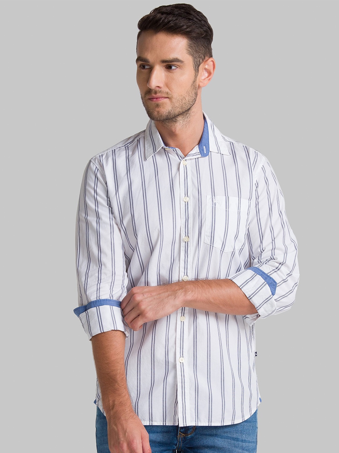 

Parx Men White & Blue Slim Fit Striped Cotton Casual Shirt
