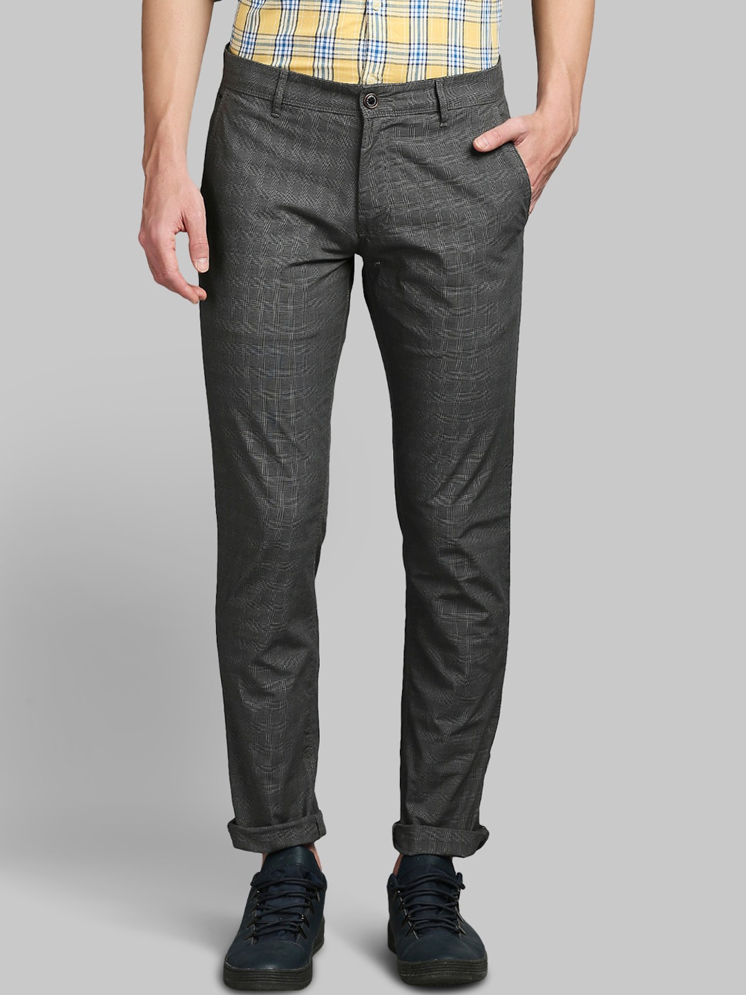 

Parx Men Grey Checked Tapered Fit Trousers
