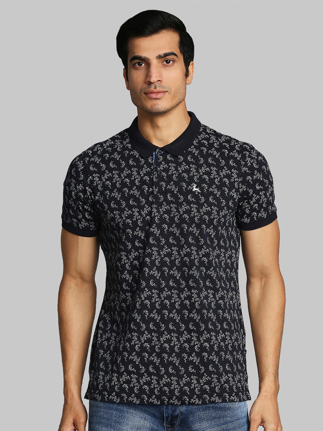 

Parx Men Blue Printed V-Neck Pockets T-shirt