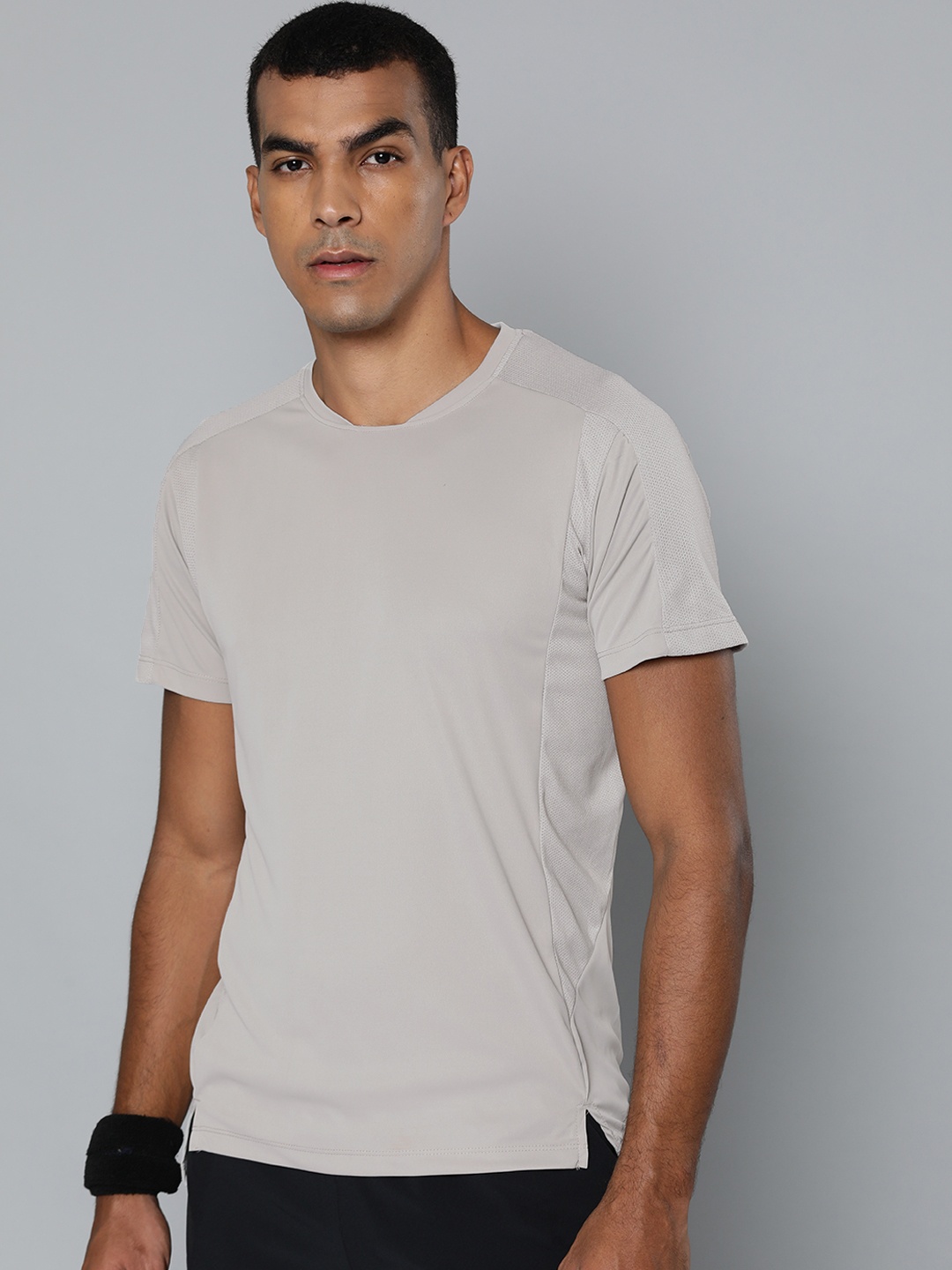 

HRX By Hrithik Roshan Racketsport Men Wet Weather Rapid-Dry Solid Tshirts, Grey