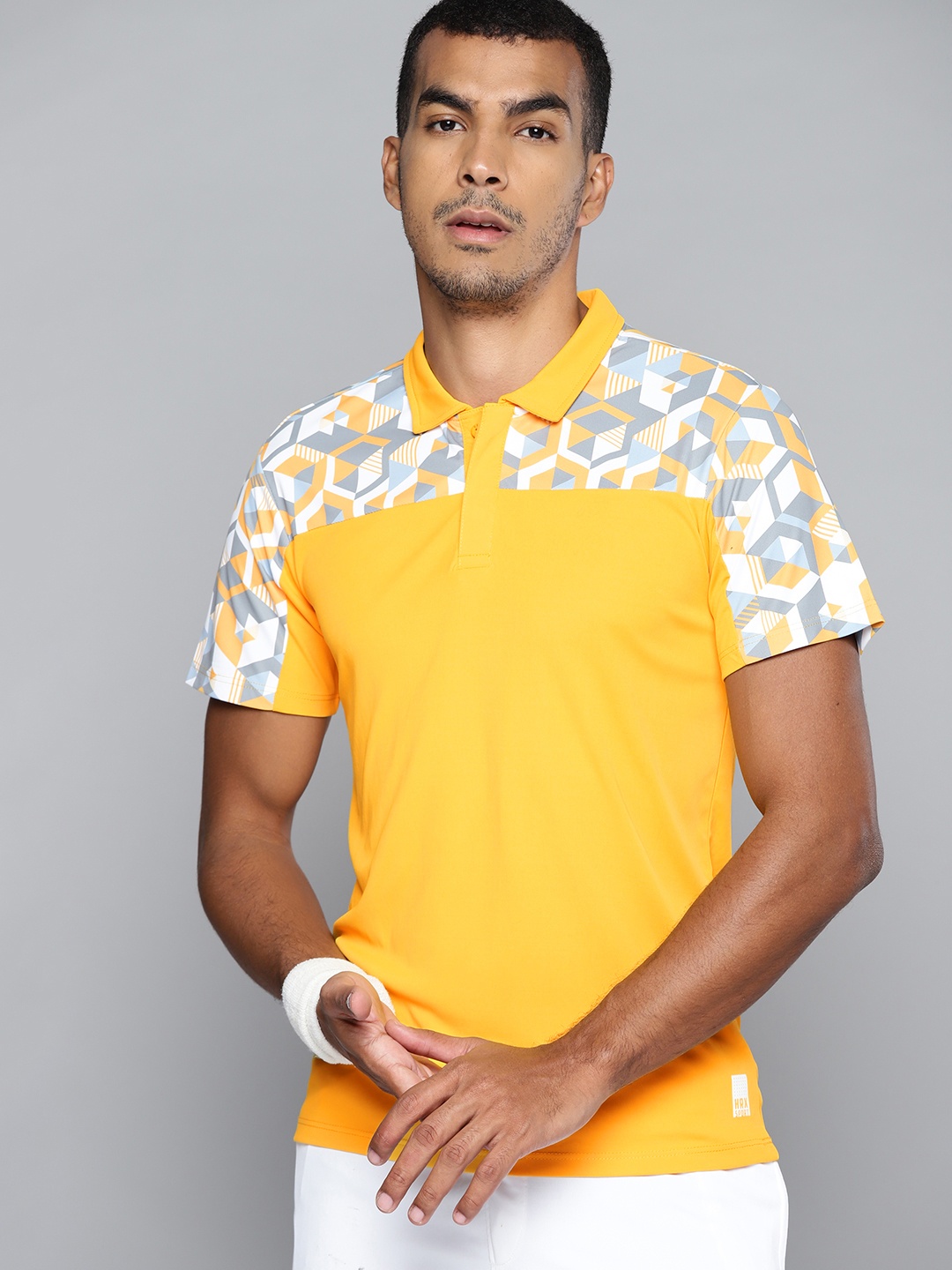 

HRX By Hrithik Roshan Racketsport Men Gold Fusion Rapid-Dry Geometric Tshirts, Yellow