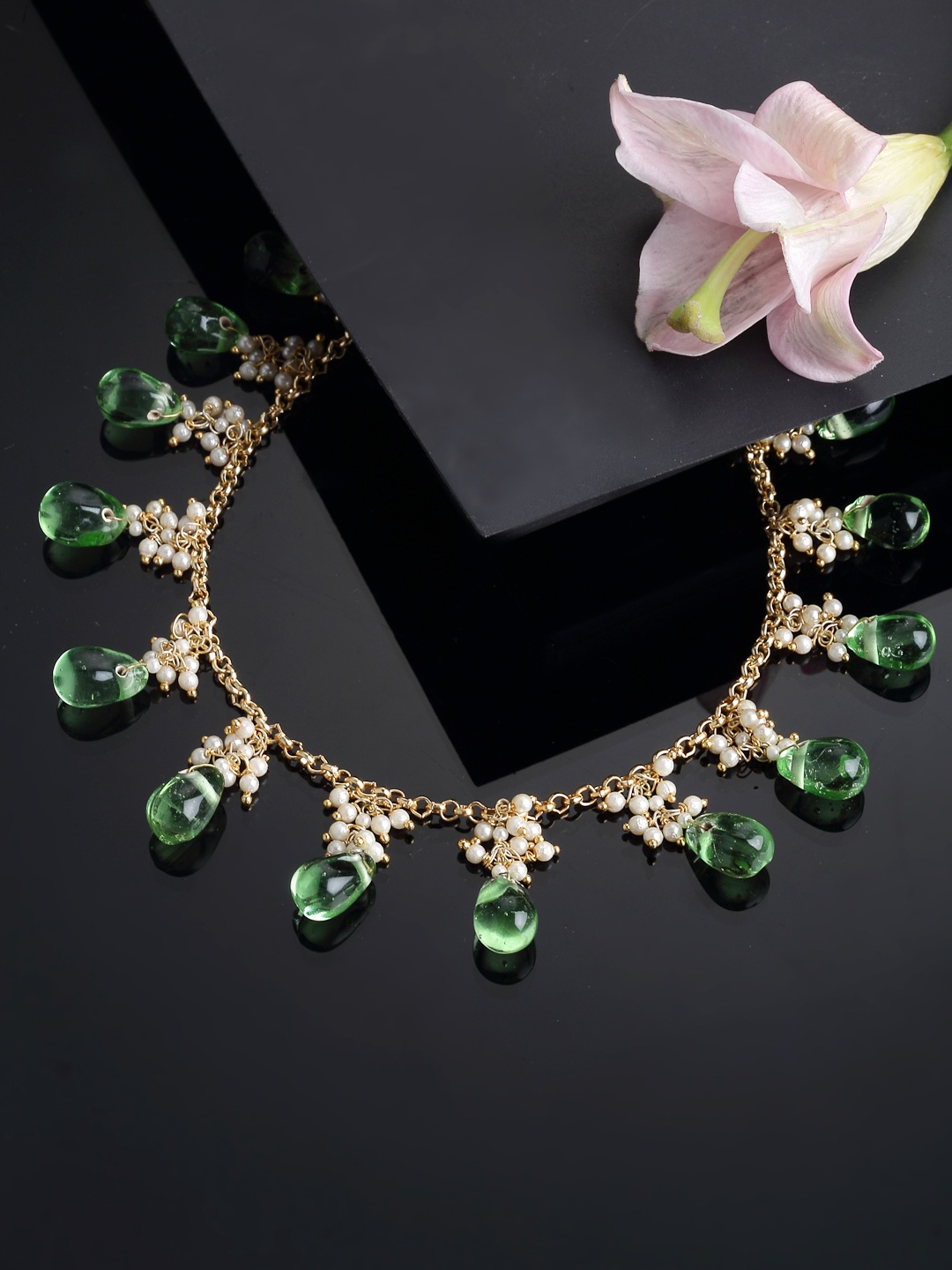 

DUGRISTYLE Women Gold-Toned & Green Beads Beaded Necklace