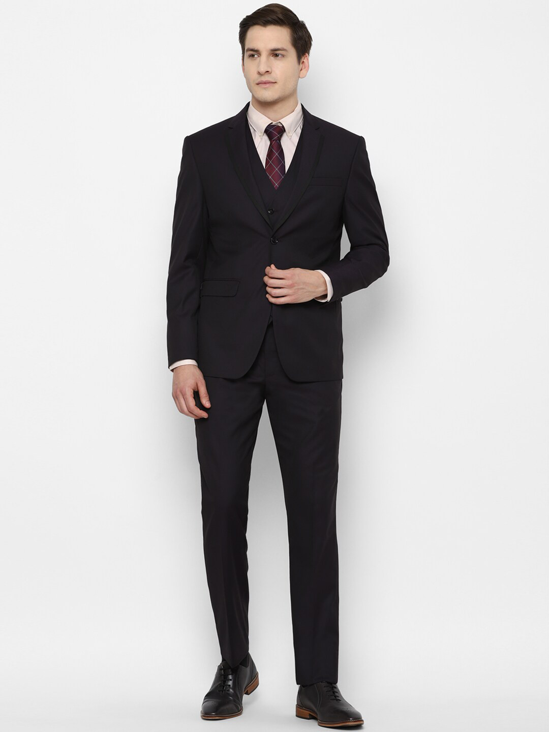 

Allen Solly Men Black Solid Single-Breasted Slim-Fit 4-Piece Formal Suit