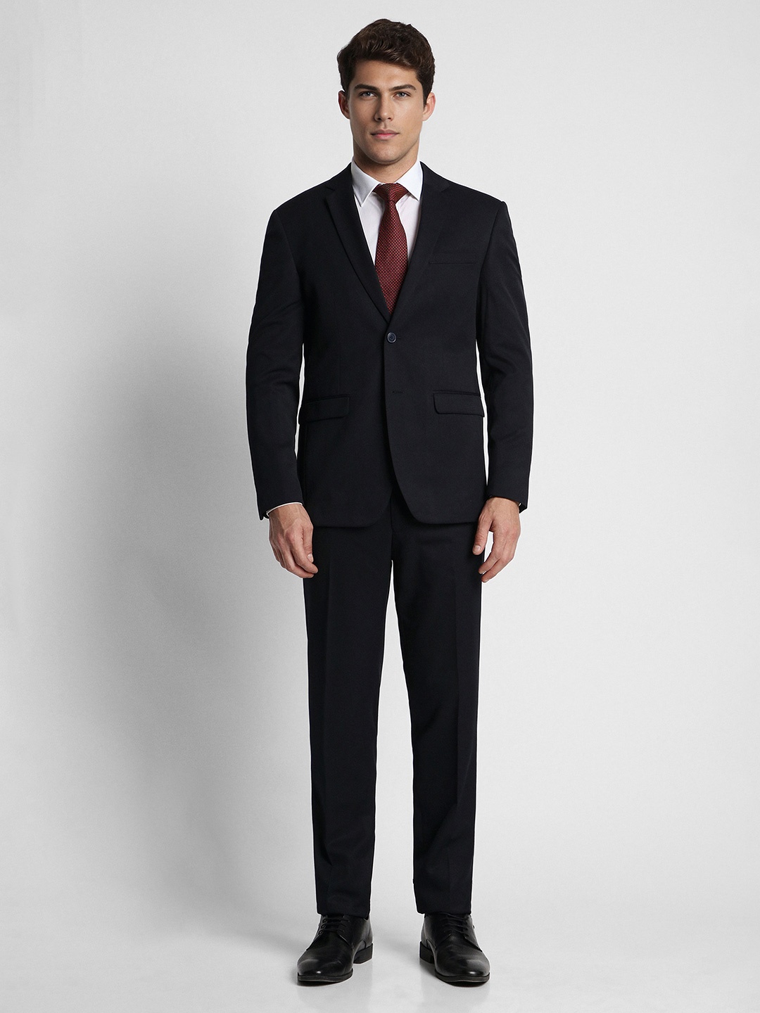 

Peter England Men Black Solid Two Piece Suit
