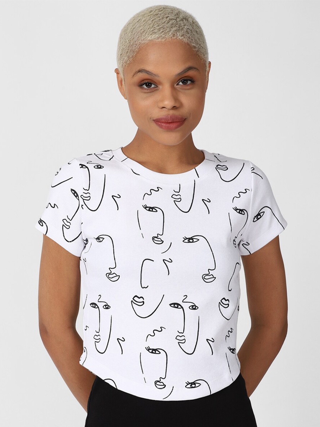 

FOREVER 21 White & Black Printed Crop Top