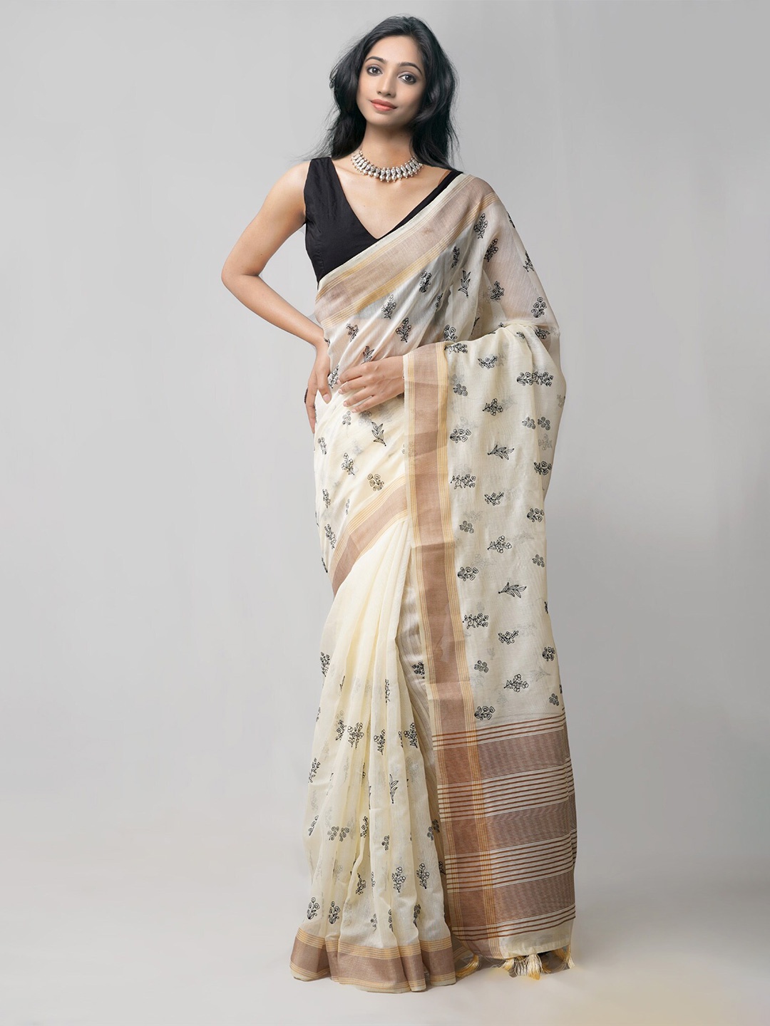

Unnati Silks Cream-Coloured & Black Floral Printed Silk Cotton Chanderi Saree