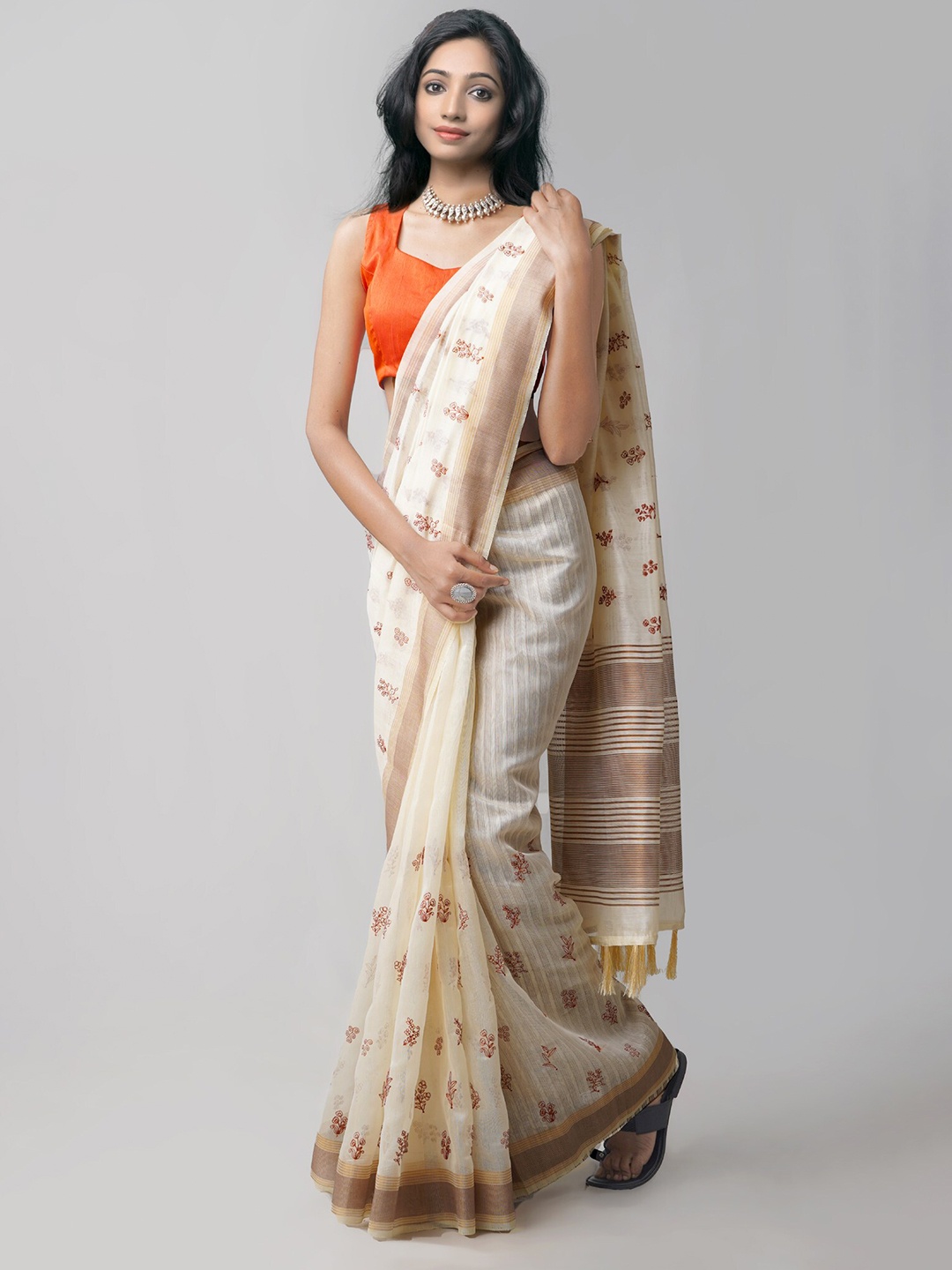 

Unnati Silks Cream-Coloured & Maroon Floral Embroidered Silk Cotton Chanderi Saree