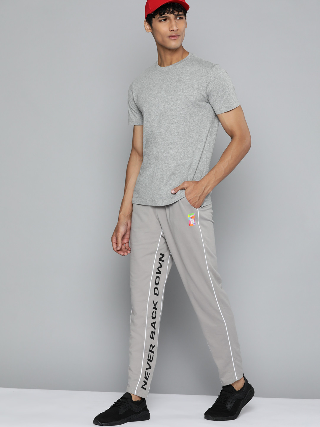 

HRX By Hrithik Roshan Lifestyle Men Wet Weather Bio-Wash Typography Track Pants, Grey