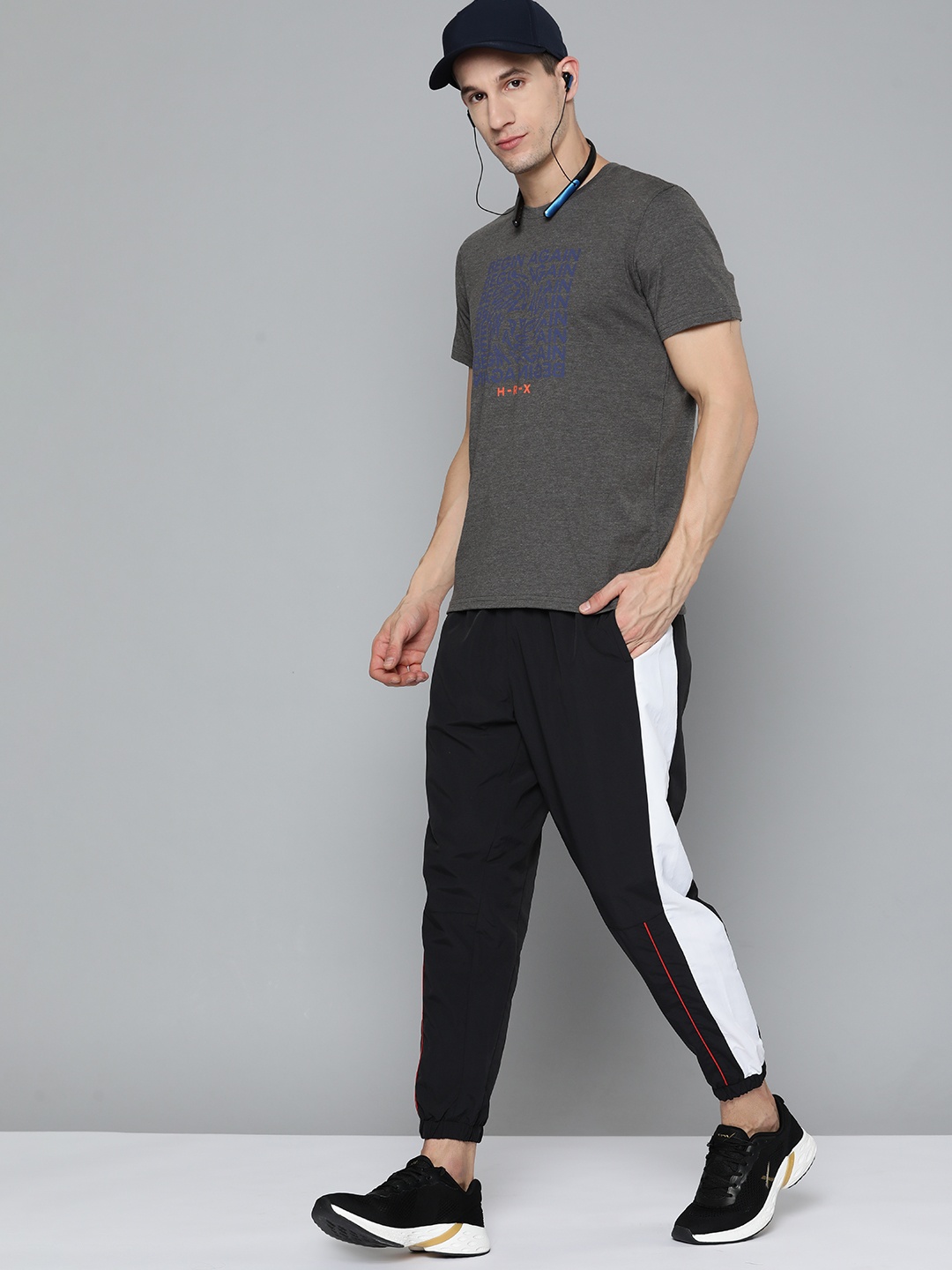 

HRX By Hrithik Roshan Lifestyle Men Jet Black Antimicrobial Colourblock Joggers