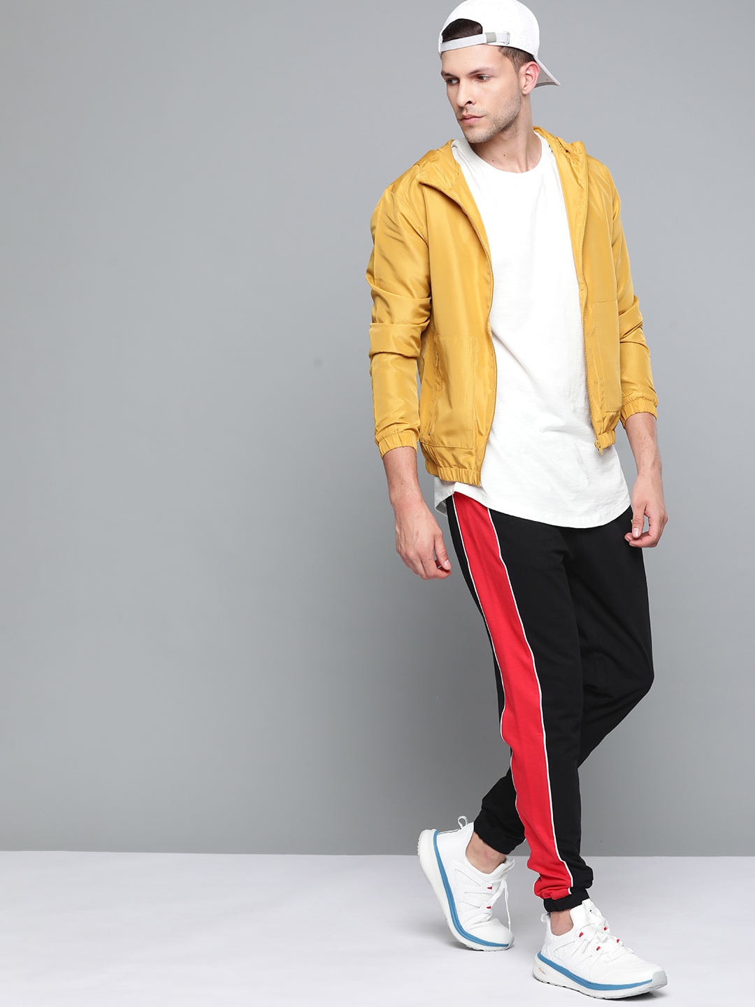 

HRX By Hrithik Roshan Lifestyle Men Jet Black Bio-Wash Colourblock Track Pants