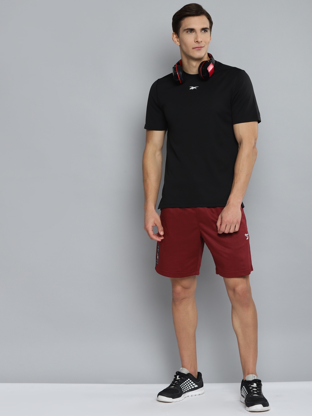 

Reebok Men Black SWEATSHIFT Move T-shirt