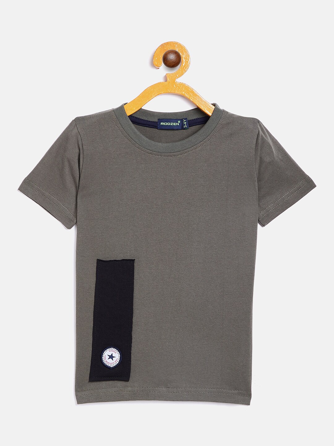 

Rodzen Boys Grey & Black Colourblocked Pure Cotton T-shirt