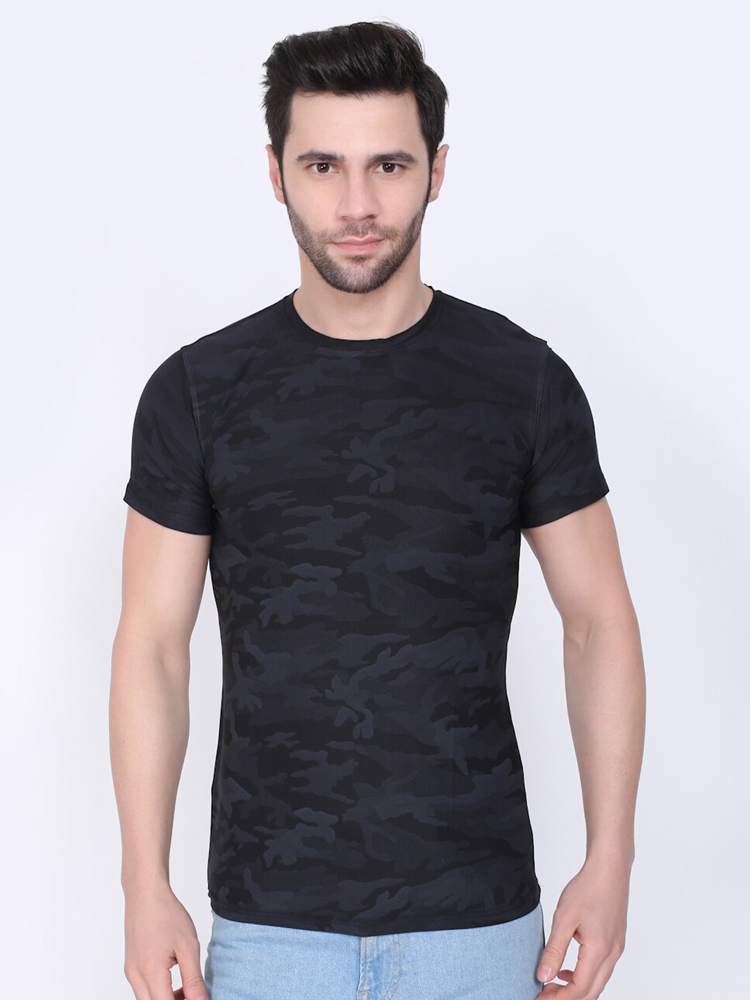 

Camey Men Black Camouflage Printed Applique T-shirt