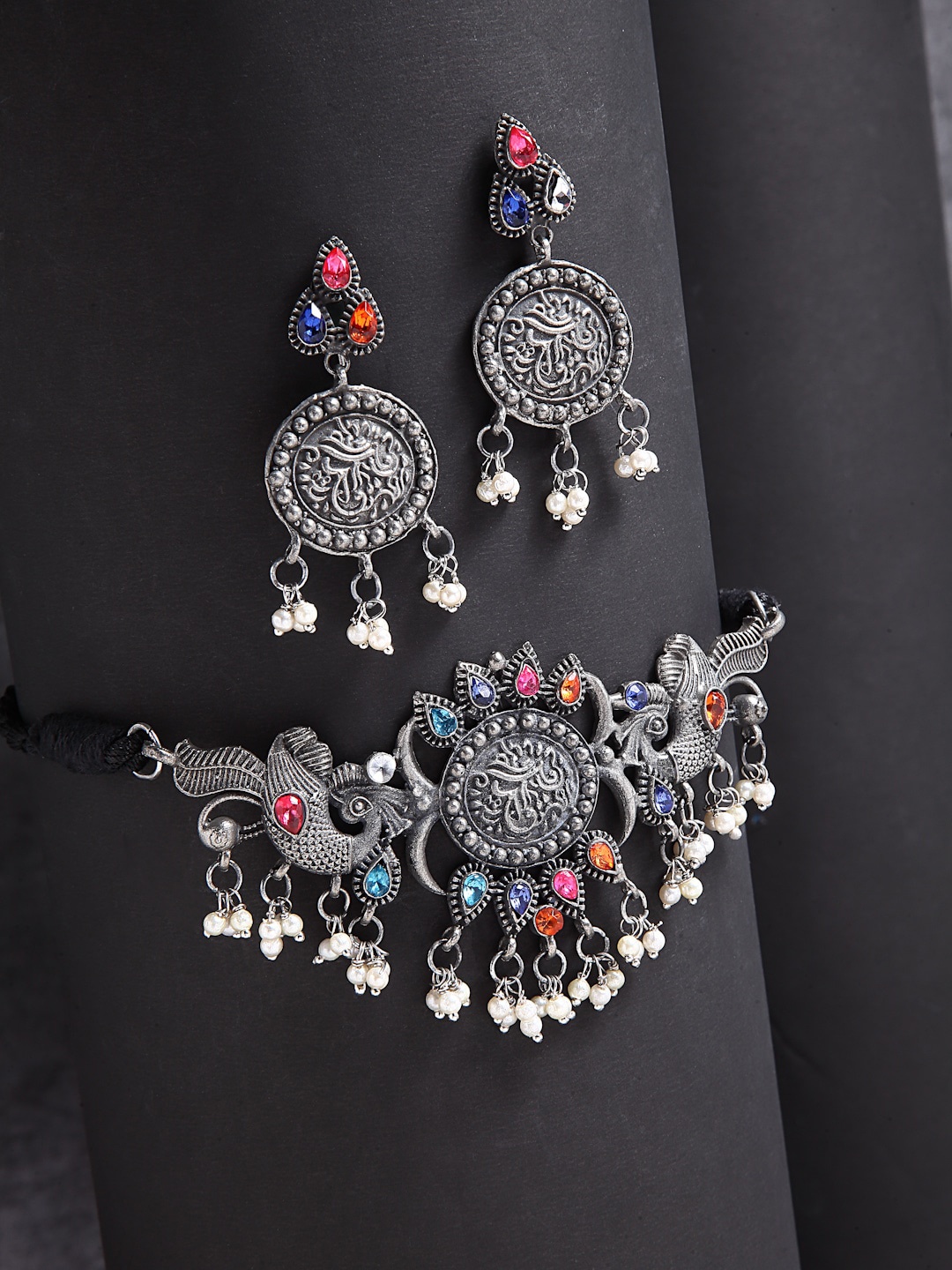 

Moedbuille Women Silver-Plated Stones & Pearls Studded Temple Jewellery Set