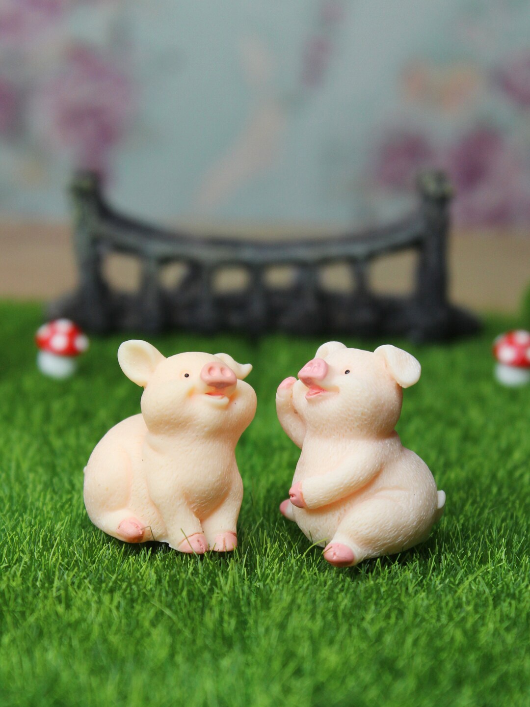 

Wonderland Set Of 4 Peach Piggy Garden Accessory