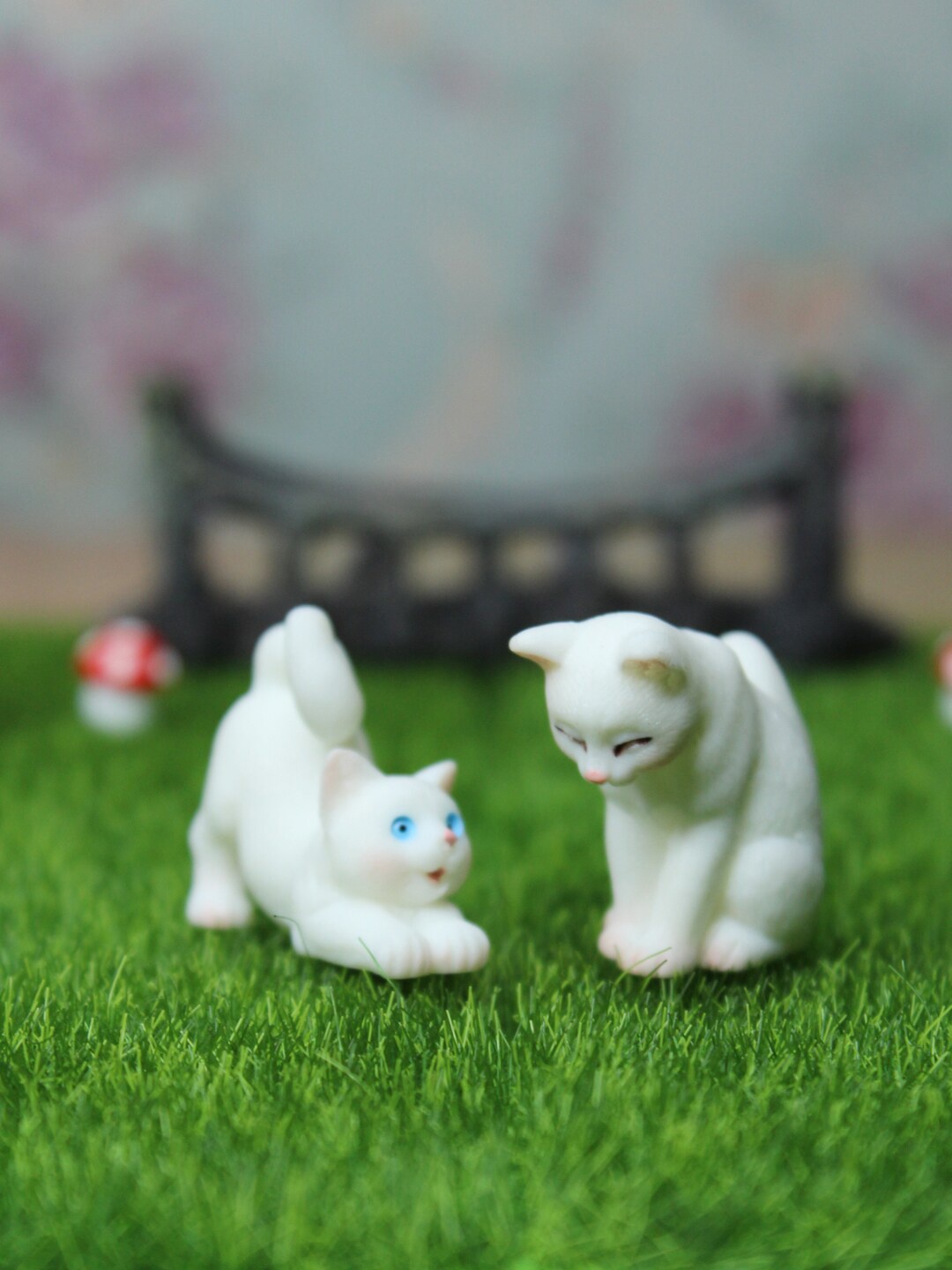 

Wonderland Set Of 4 White Kitten Miniature Toys Garden Accessory