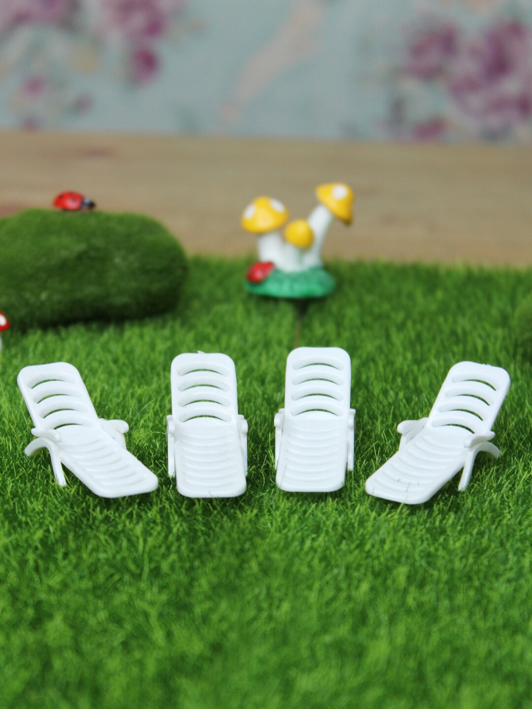 

Wonderland Set Of 4 White Beach Chair Miniature Toys Garden Accessory