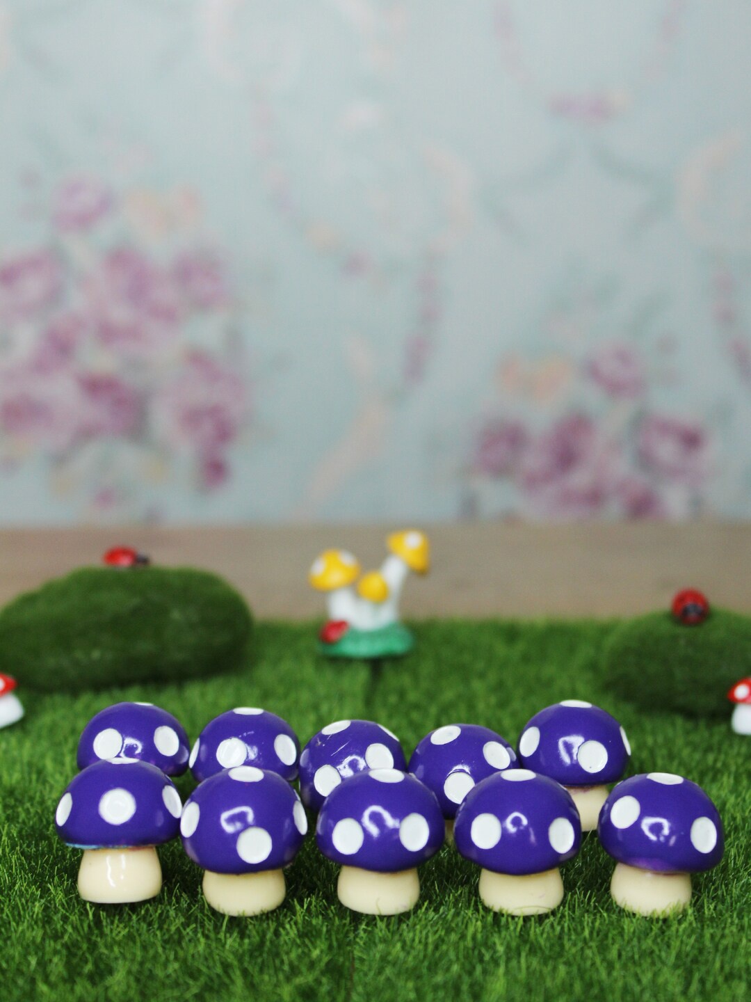 

Wonderland Set of 10 Violet & White Mushroom Miniature Toys Garden Accessories