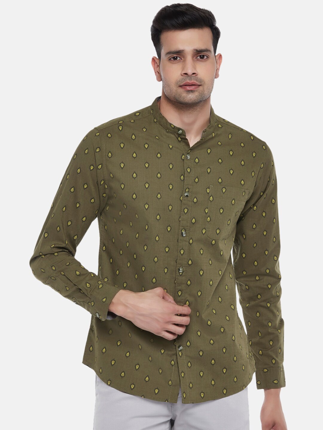 

BYFORD by Pantaloons Men Olive Green Floral Printed Slim Fit Casual Shirt