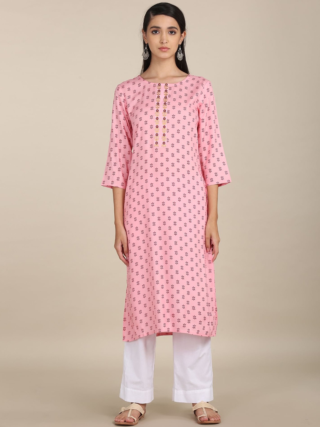 

Karigari Women Pink Floral Printed Gotta Patti Kurta