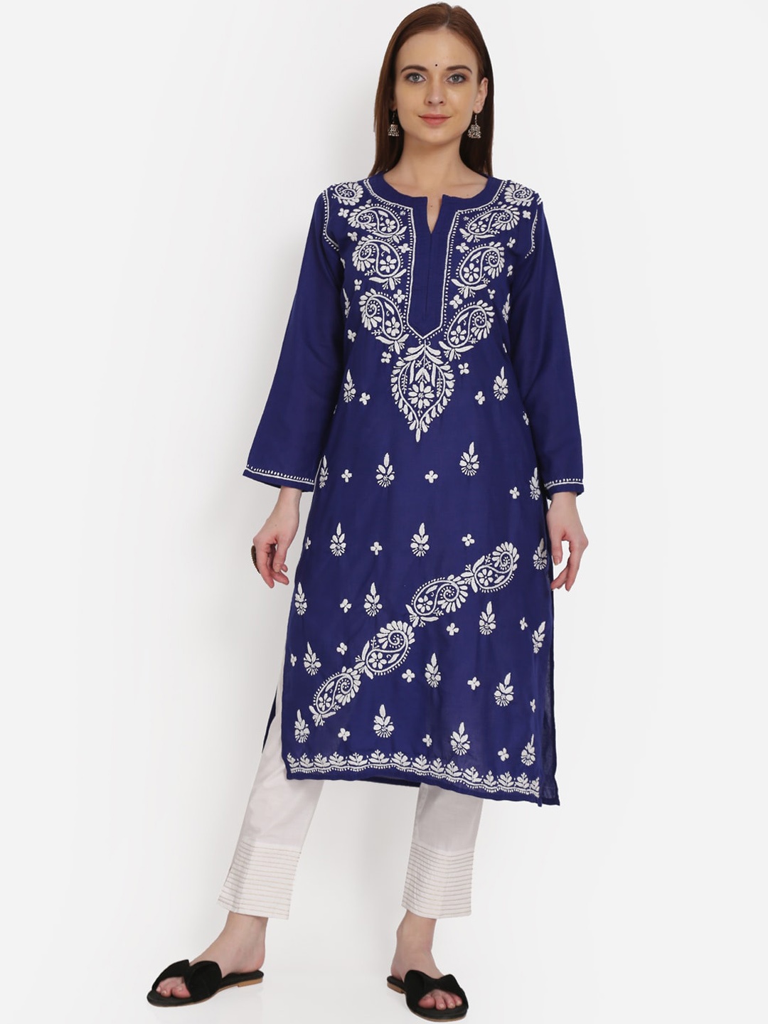 

PARAMOUNT CHIKAN Women Blue & White Chikankari Embroidered Straight Kurta