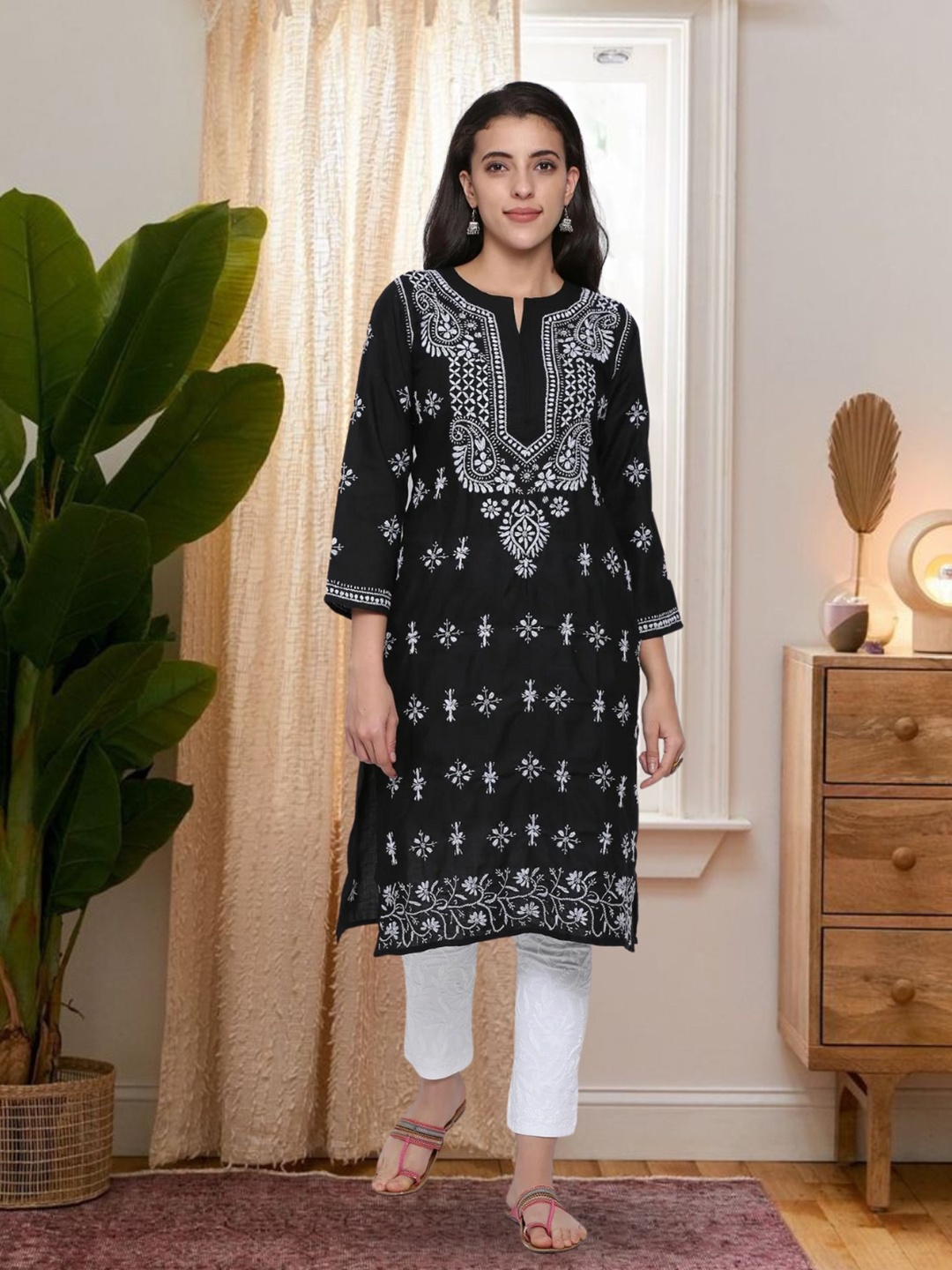 

PARAMOUNT CHIKAN Women Black & White Cotton Ethnic Motifs Embroidered Chikankari Kurta