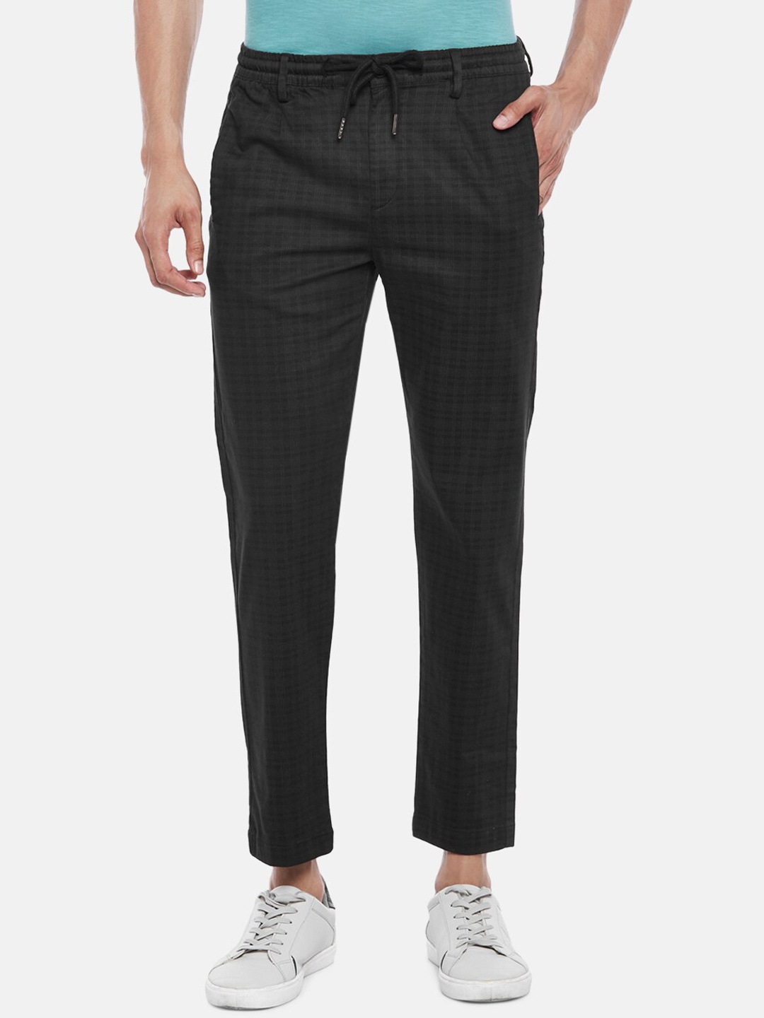 

Urban Ranger by pantaloons Men Black Checked Slim Fit Cropped Cotton Trousers