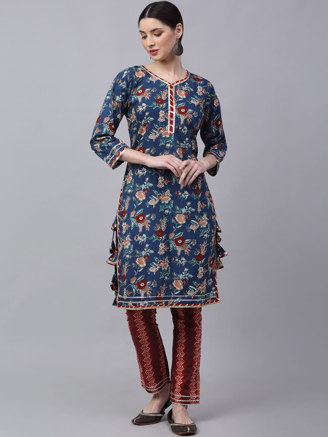 

Rudra Bazaar Women Blue Floral Printed Gotta Patti Pure Cotton Kurta with Trousers
